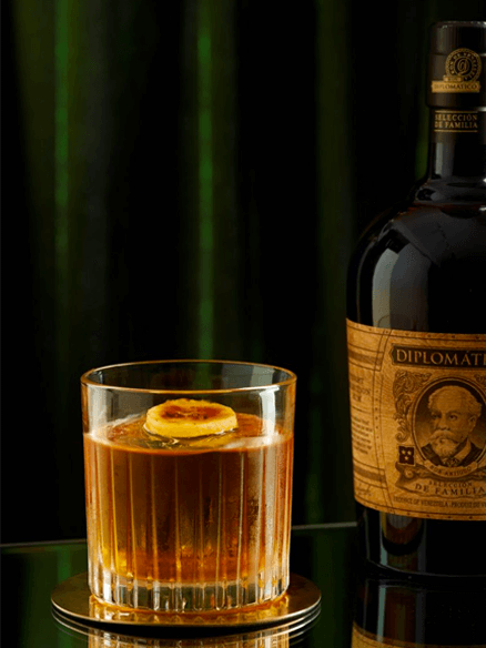 Cocktail the familia Old Fashioned à base de rhum Diplomatico