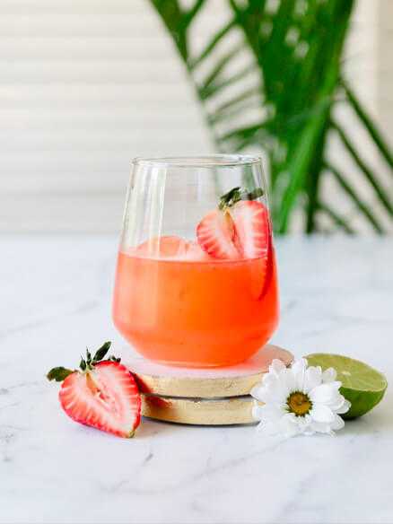 Cocktail Strawberry Rum Smash à base de rhum blanc