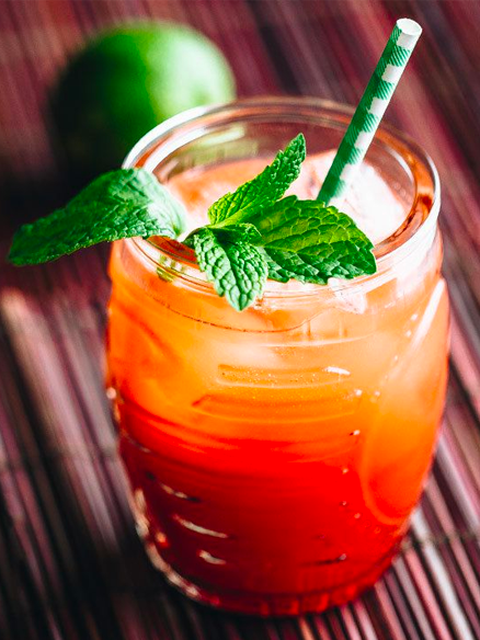 Cocktail planteur à base de rhum ambré