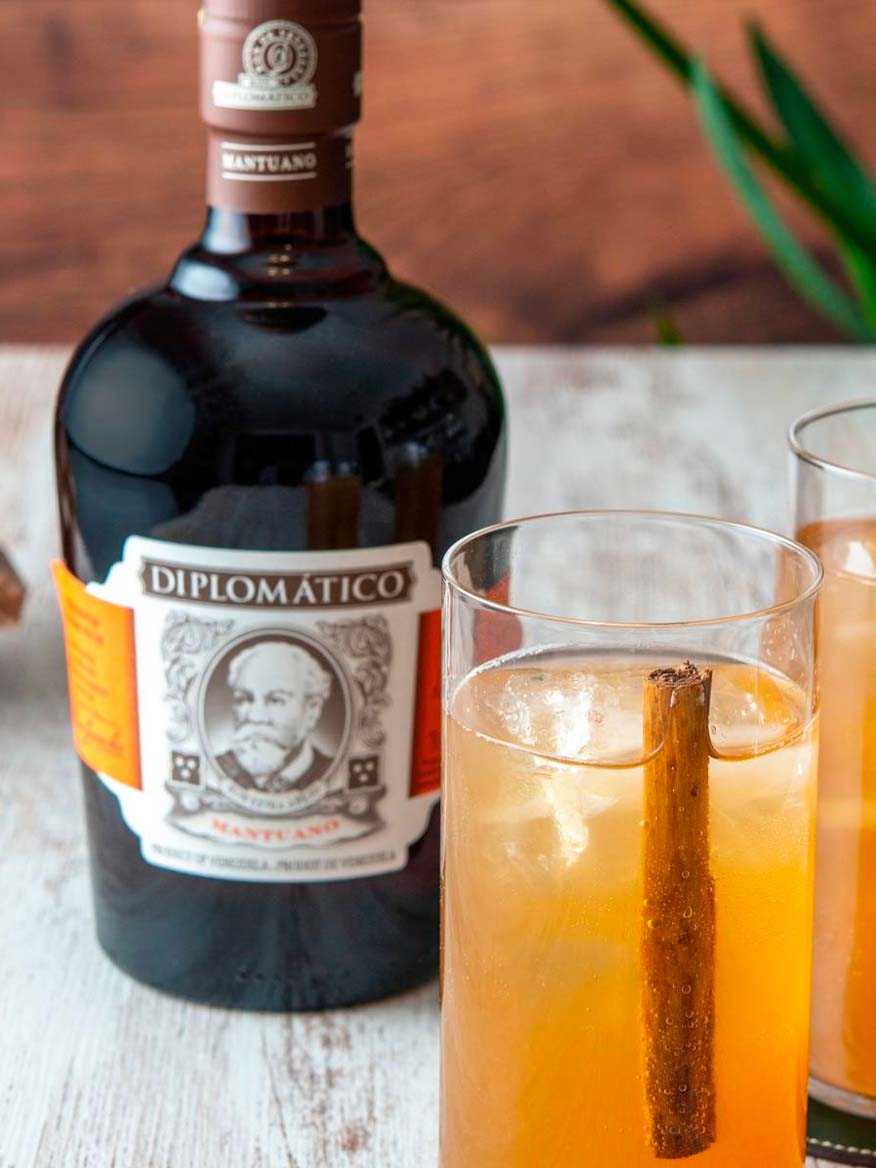 Cocktail "winterHighball" à base de rhum Diplomatico Mantuano